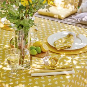 This stylish Bee Tablecloth in ochre and porcelain features a delightful bumblebee motif, woven from 100% premium cotton
